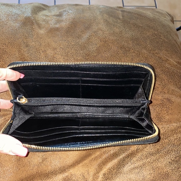 Michael Kors wallet - Picture 3 of 3